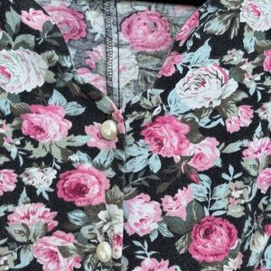 vintage floral romper scalloped neck pearl button size 8 summer playsuit